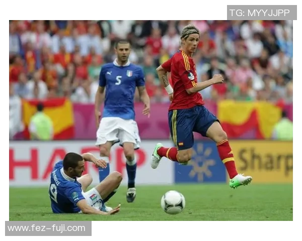 托雷斯在零八零九赛季英超双红会中精彩表现生吃维迪奇的经典瞬间回顾